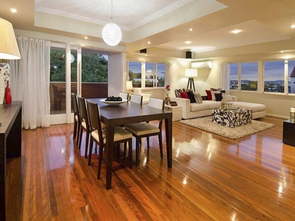 Floorboard Polishing: DIY or Hire an Expert?